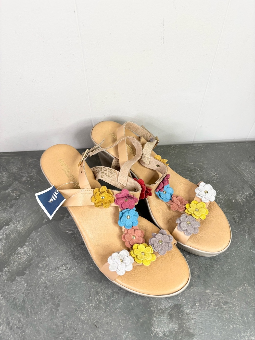 Sophia Milano Leather Wedge Strappy Sandals Flowers Women’s Shoes Size 8 NEW